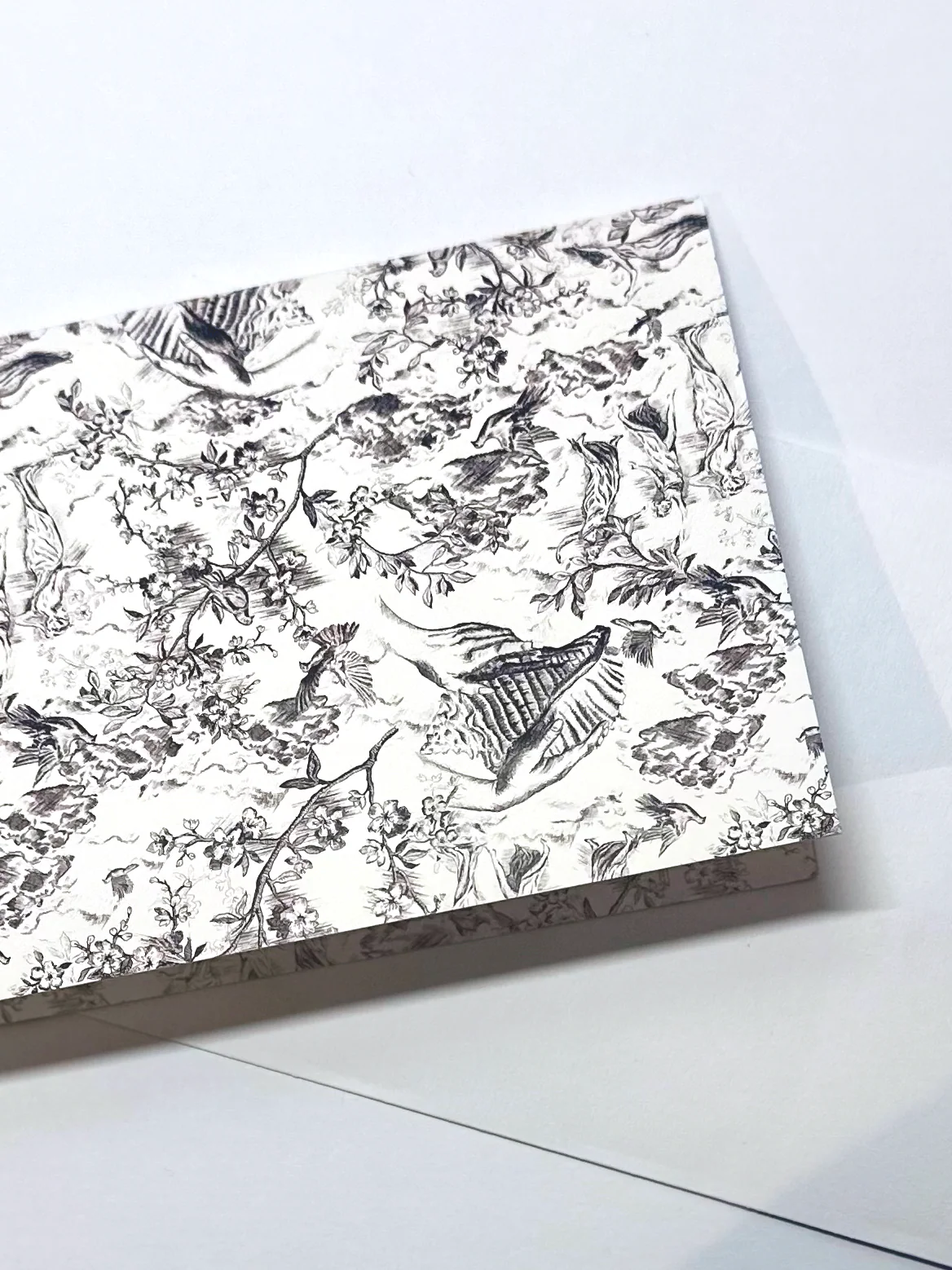 5 SIGNATURE TOILE GIFT WRAP SHEETS & 5 CARDS - Image 5