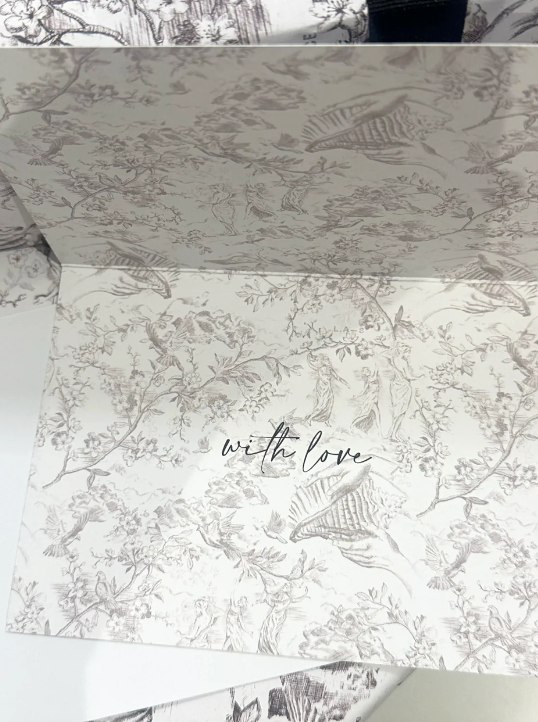 5 SIGNATURE TOILE GIFT WRAP SHEETS & 5 CARDS - Image 6